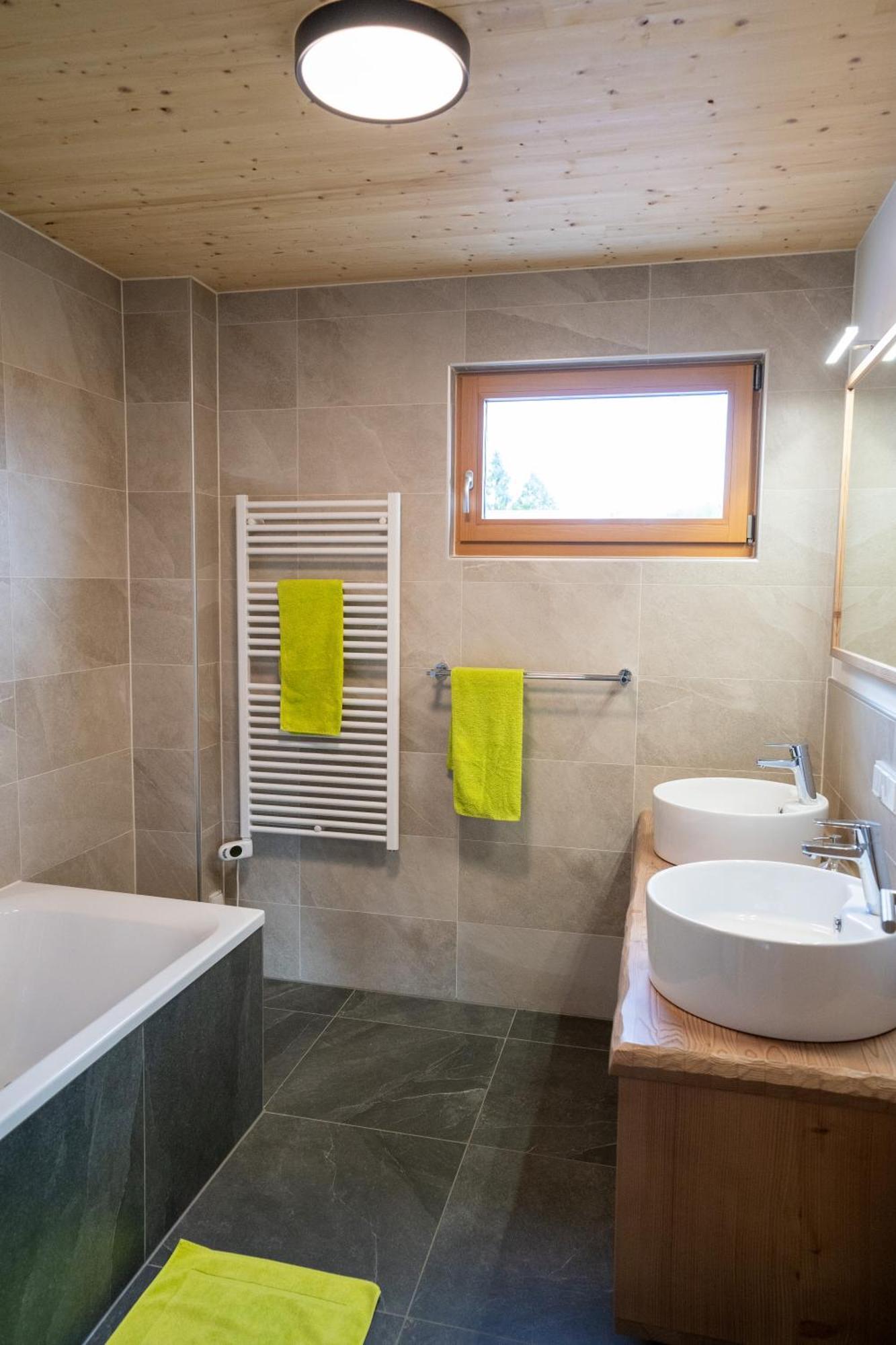 Ferienwohnung Holzhaus Zum Schwarz'n Aurach am Hongar Exterior foto
